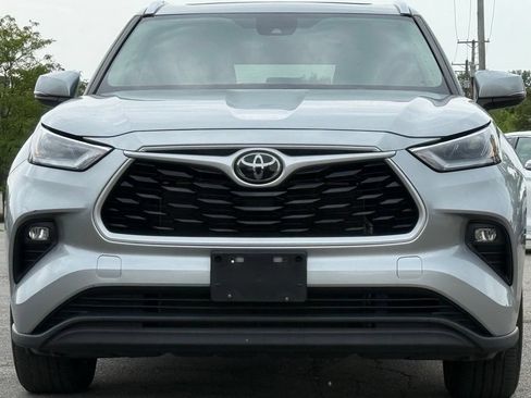 Used 2021 Toyota Highlander XLE AWD/4WD image 8