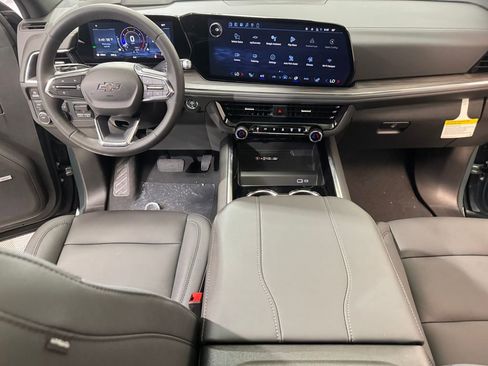 New 2026 Chevrolet Suburban Z71 AWD/4WD image 14