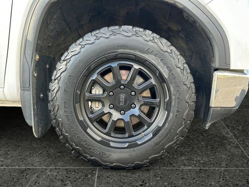 Used 2021 GMC Sierra 1500 SLE w/ X31 Off-Road Package AWD/4WD image 10