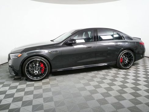 Used 2025 Mercedes-Benz E 53 AMG e 4MATIC Sedan image 2