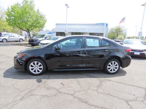 Used 2023 Toyota Corolla LE FWD image 3