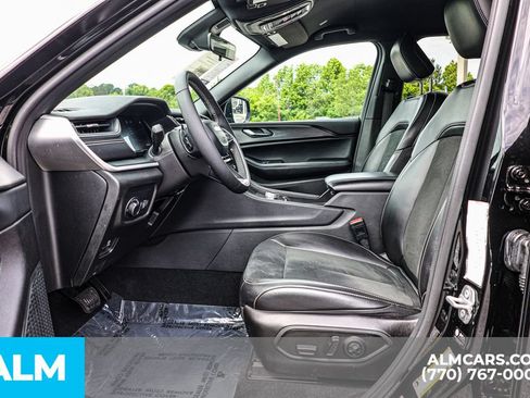 Used 2025 Jeep Grand Cherokee Altitude AWD/4WD image 18