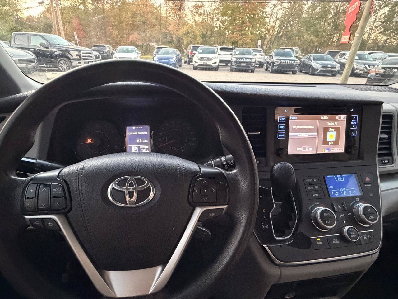 Used 2017 Toyota Sienna LE FWD image 25