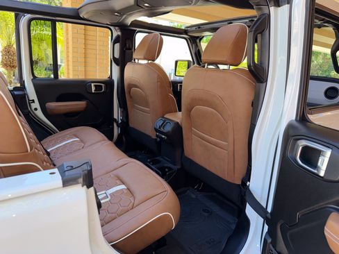 Used 2025 Jeep Wrangler Unlimited Sport AWD/4WD image 26