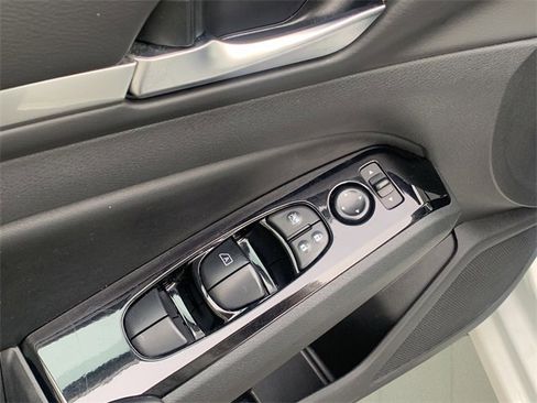 Used 2024 Nissan Altima 2.5 SR image 16