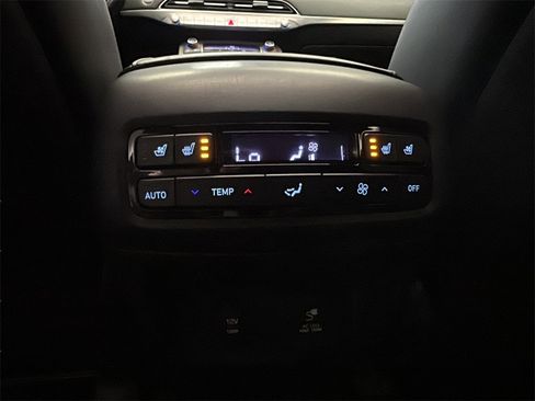 Used 2021 Hyundai Palisade Limited w/ Winter Package image 25