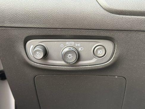Used 2023 Buick Encore GX Essence FWD image 21