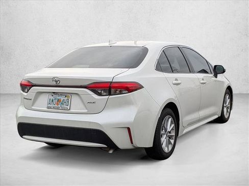 Used 2020 Toyota Corolla XLE image 5