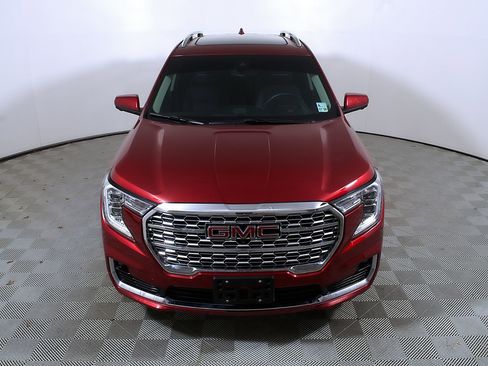 Used 2024 GMC Terrain Denali w/ Denali Premium Package AWD/4WD image 4