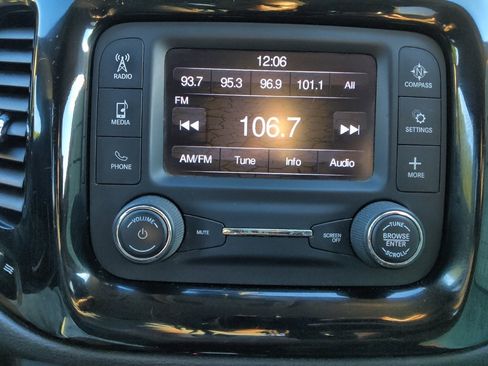 Used 2018 Jeep Compass Latitude FWD image 25
