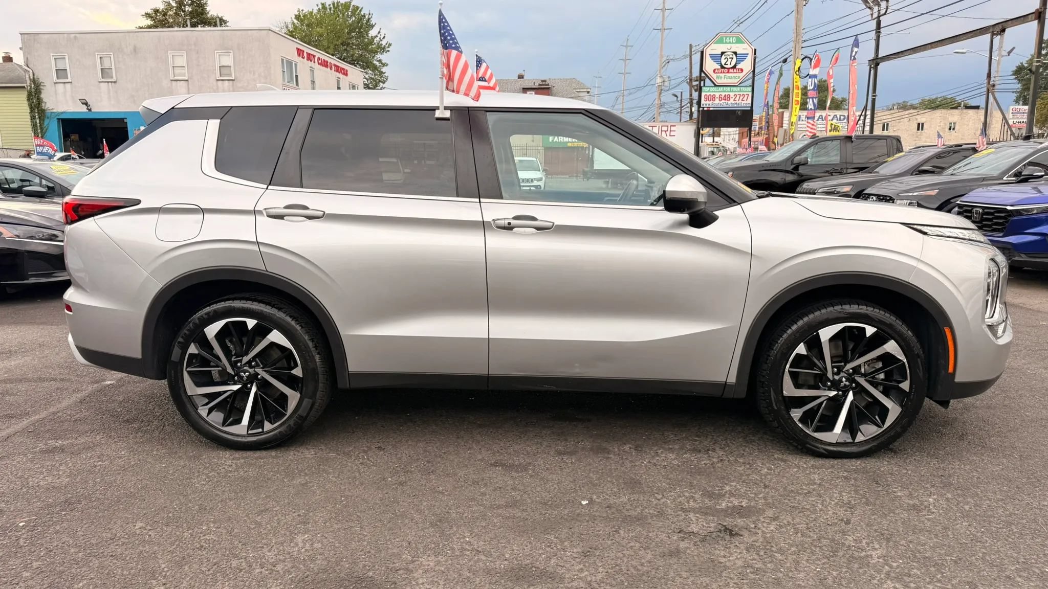 Used 2024 Mitsubishi Outlander FWD image 11