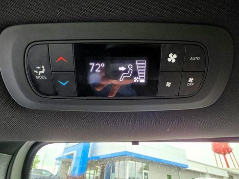 Used 2025 Chrysler Pacifica Select FWD image 59