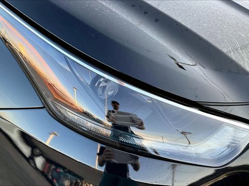 Used 2023 Toyota Highlander XLE image 28