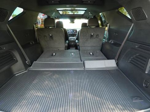 Used 2024 Chevrolet Traverse RS FWD image 26