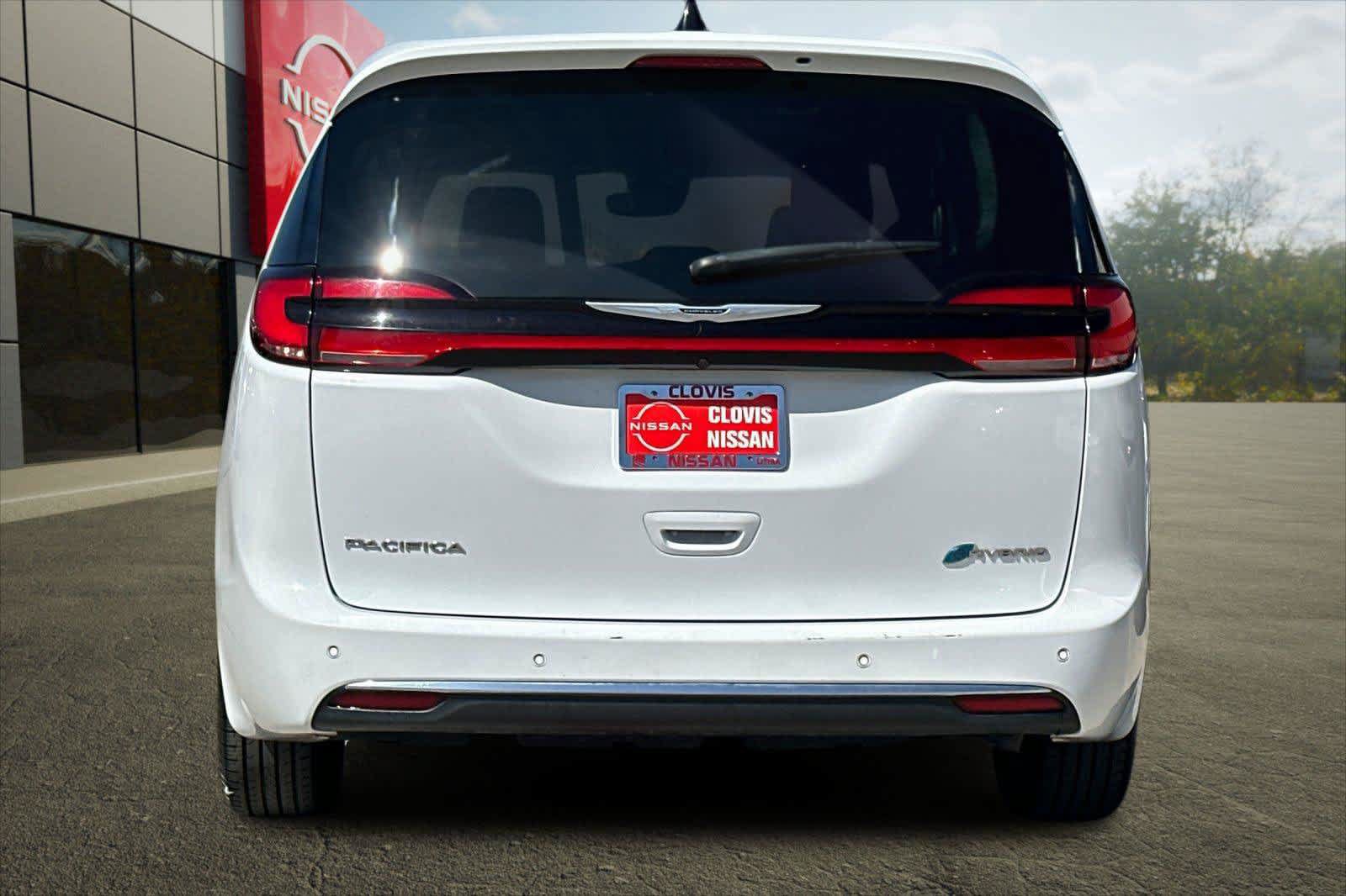 Used 2024 Chrysler Pacifica Limited FWD image 9