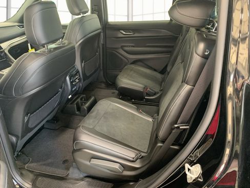 New 2025 Jeep Grand Cherokee L Altitude image 10