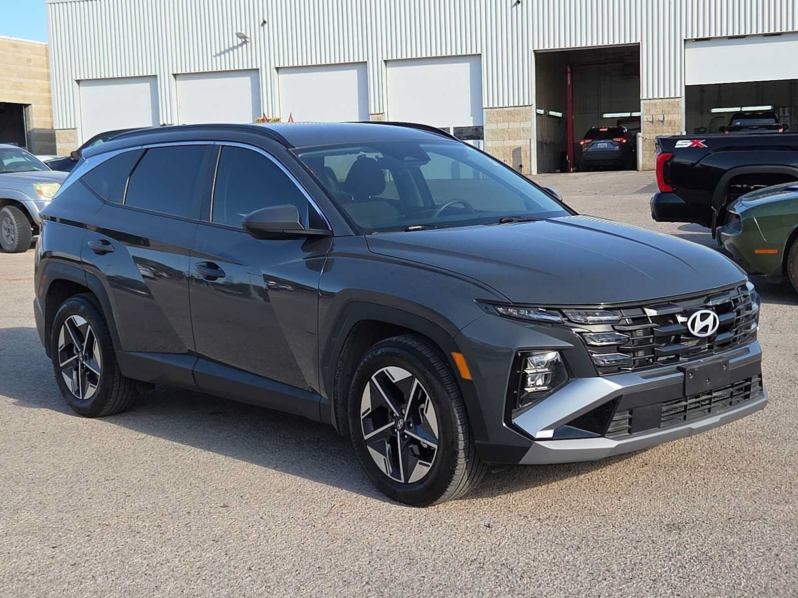 Used 2025 Hyundai Tucson SEL FWD image 2