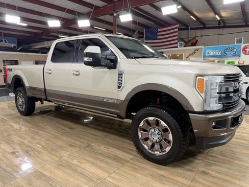 Used 2017 Ford F350 King Ranch w/ King Ranch Ultimate Package AWD/4WD image 3