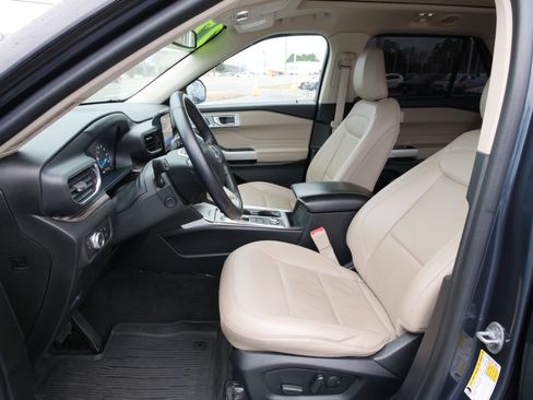 Used 2022 Ford Explorer Limited w/ Equipment Group 301A image 17