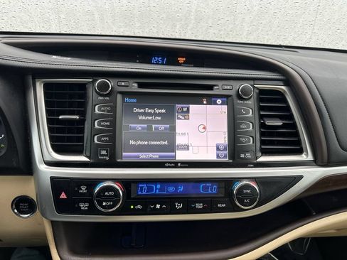 Used 2015 Toyota Highlander Limited w/ Driver Technology Package AWD/4WD image 45