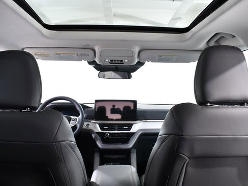 New 2025 Ford Explorer Active w/ Active Comfort Package image 17