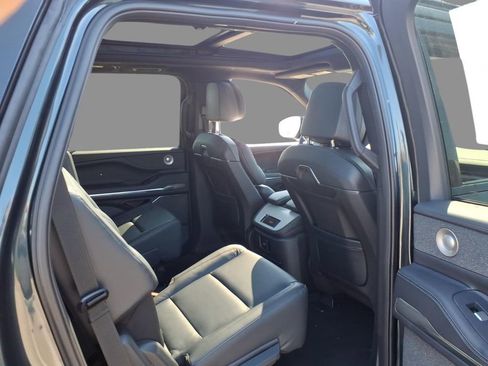 New 2026 Lincoln Navigator Reserve AWD/4WD image 11