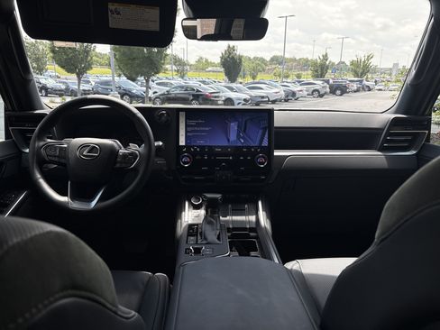 Used 2024 Lexus GX 550 AWD/4WD image 29