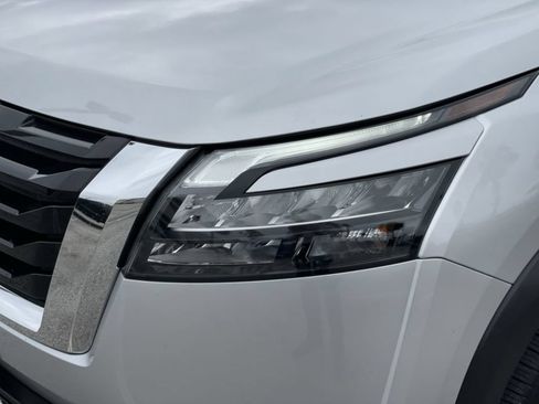 Used 2025 Nissan Pathfinder SV AWD/4WD image 16