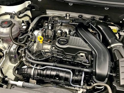 Certified 2022 Volkswagen Taos SE w/ Panoramic Sunroof Package image 27