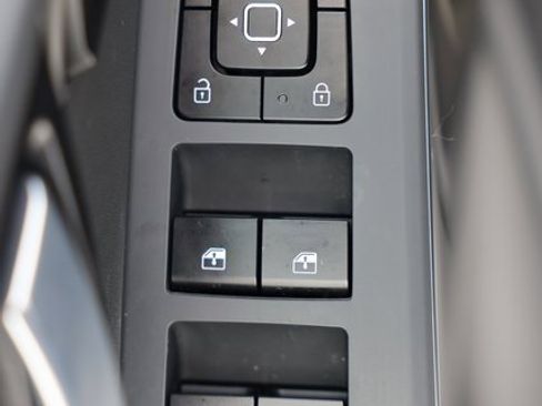 Used 2023 Kia Niro SX Touring image 14
