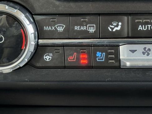 Used 2025 Ford F350 Platinum w/ Platinum Plus Package AWD/4WD image 19