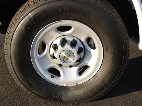 Used 2025 Chevrolet Express 2500 Extended w/ Communications Package image 32