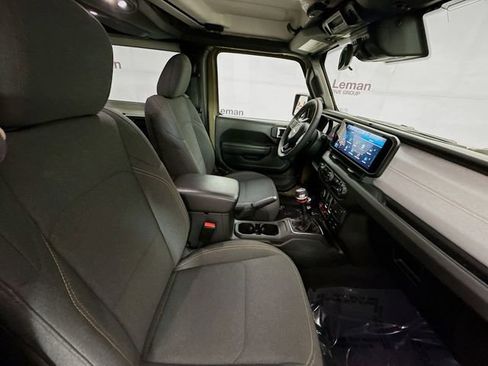 Used 2025 Jeep Wrangler Willys image 25