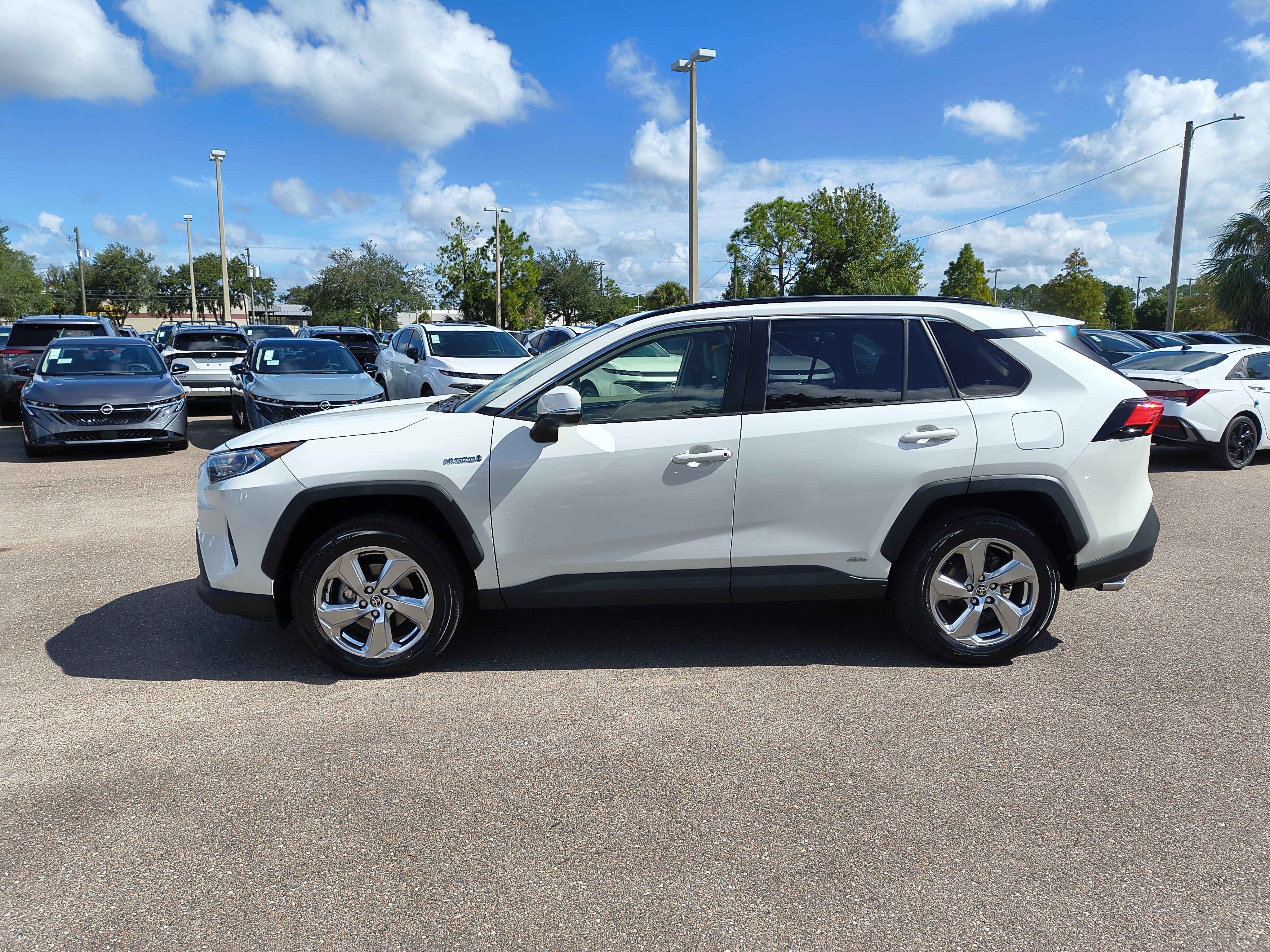Used 2021 Toyota RAV4 XLE Premium AWD/4WD image 3