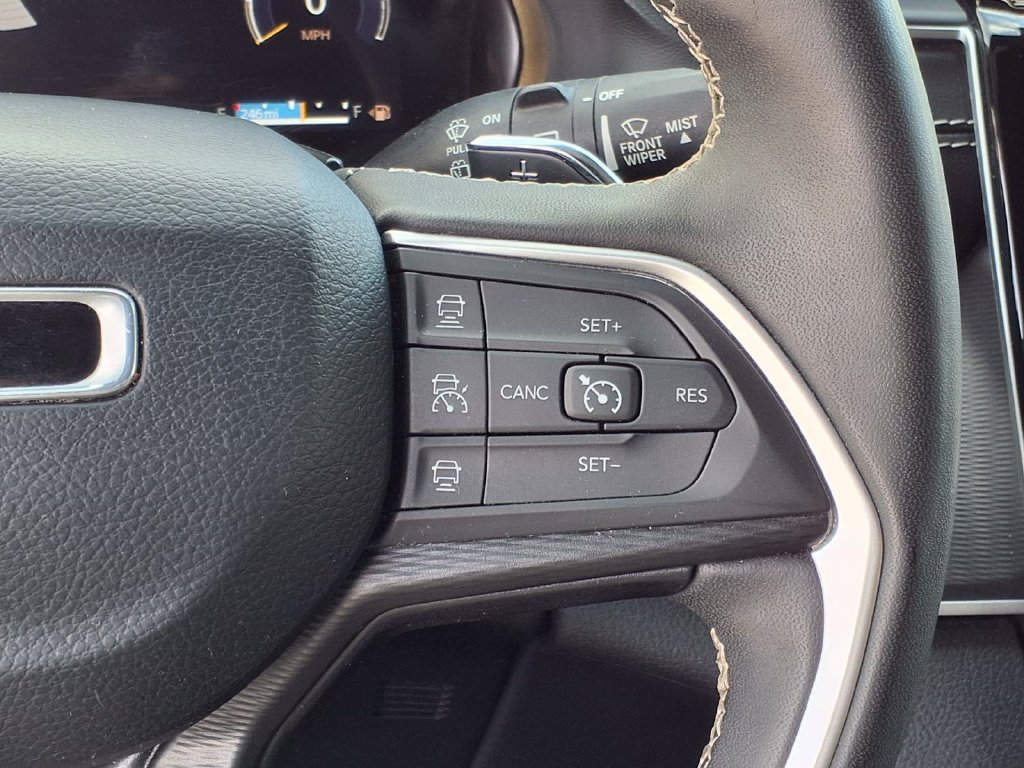 Used 2024 Jeep Grand Cherokee Altitude AWD/4WD image 15