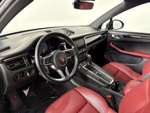 Certified 2021 Porsche Macan S image 4