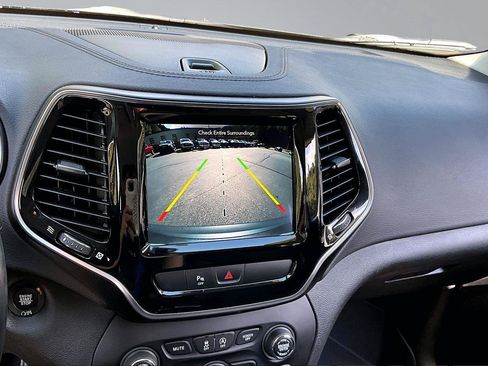 Used 2019 Jeep Cherokee Limited w/ Luxury Group AWD/4WD image 22