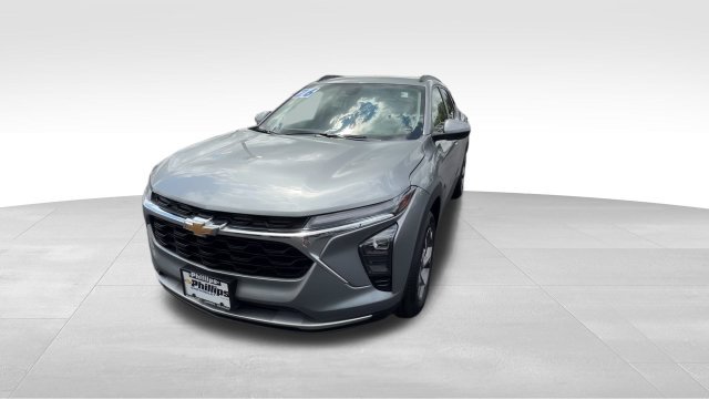 Certified 2026 Chevrolet Trax LT FWD image 2