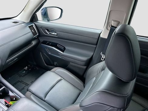 Certified 2025 Nissan Pathfinder SL AWD/4WD image 5