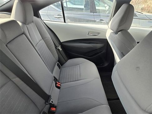 Used 2024 Toyota Corolla SE image 3