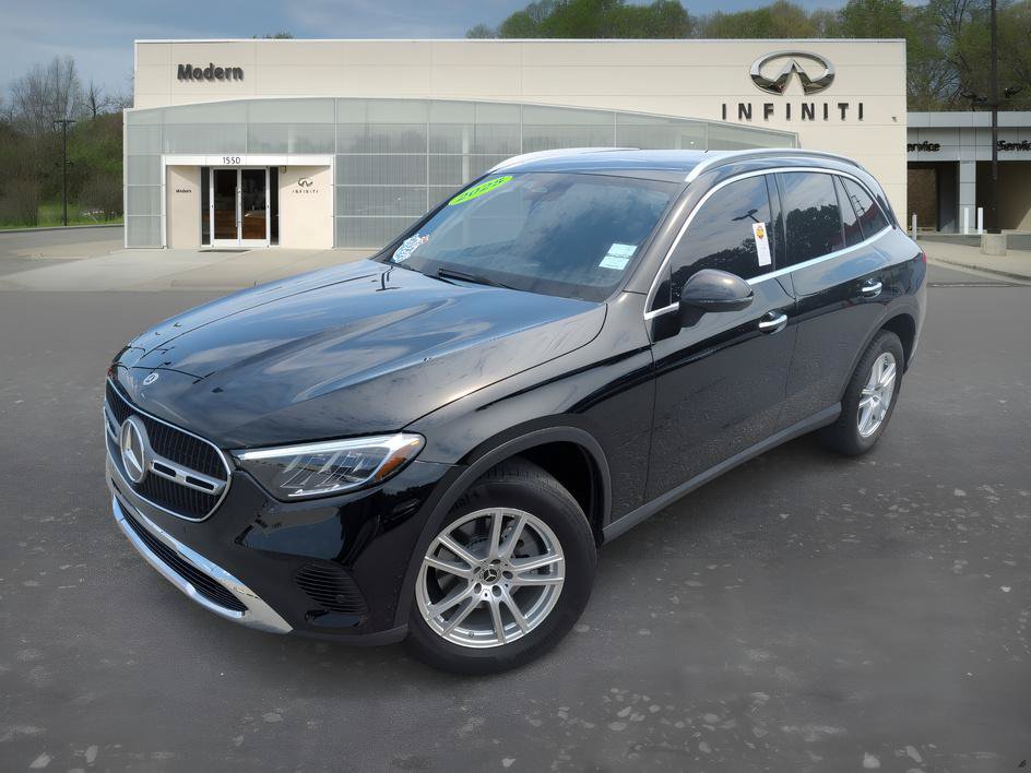 Used 2025 Mercedes-Benz GLC 300 4MATIC image 1