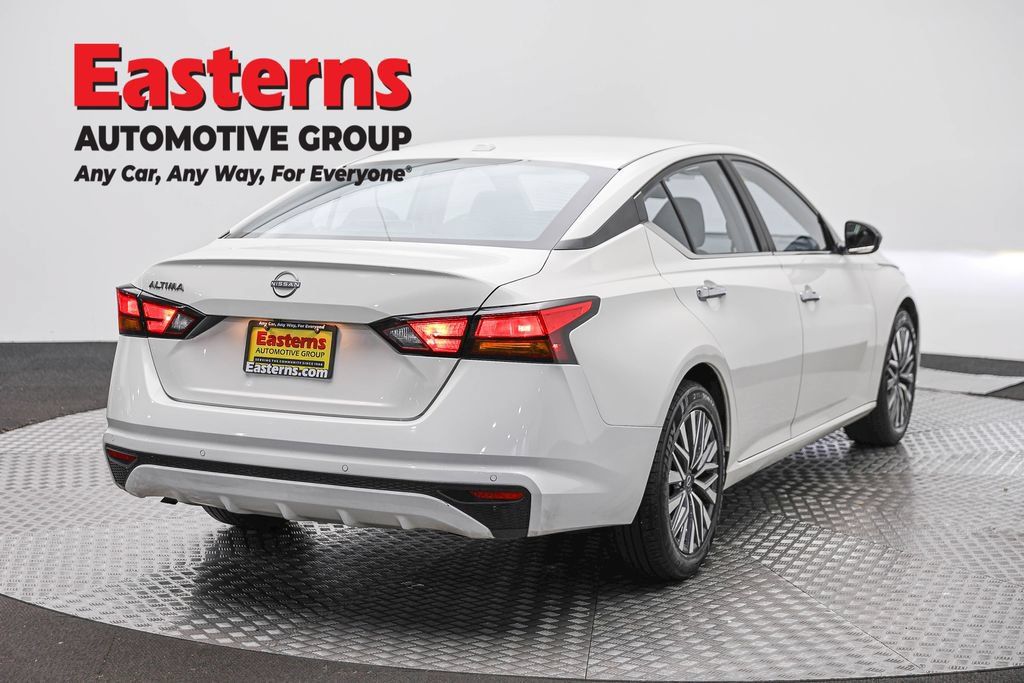 Used 2025 Nissan Altima 2.5 SV FWD image 5