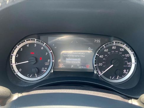 Used 2025 Toyota Highlander XLE FWD image 25