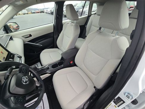 Used 2025 Toyota Corolla Cross L image 16