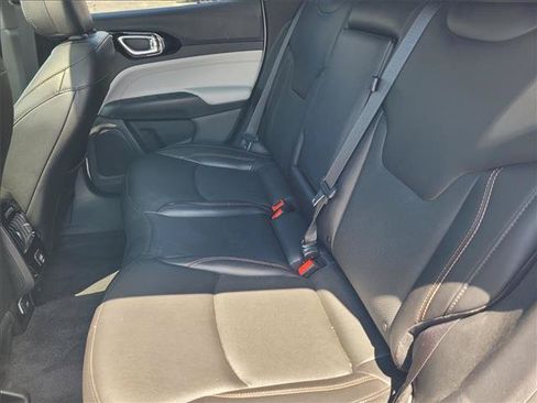 Used 2023 Jeep Compass Limited w/ Sun and Sound Group AWD/4WD image 10