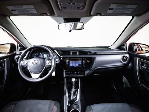 Used 2018 Toyota Corolla LE image 24