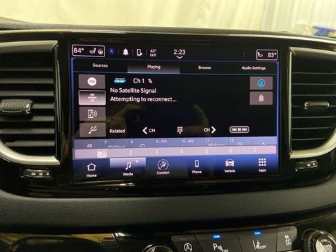Used 2023 Chrysler Pacifica Touring-L FWD image 42