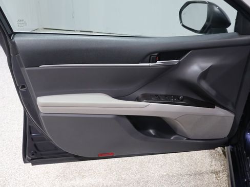 Used 2022 Toyota Camry SE image 13