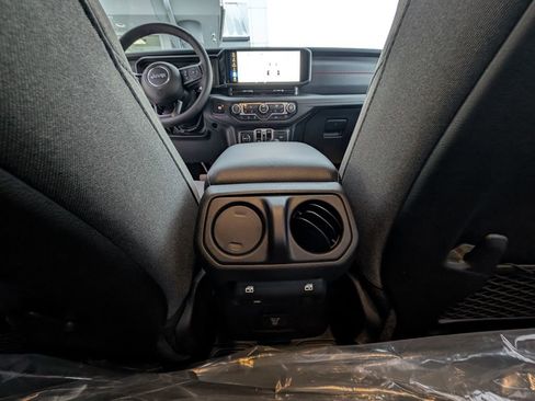 New 2026 Jeep Gladiator Rubicon w/ Steel Power Dome Hood Package AWD/4WD image 39