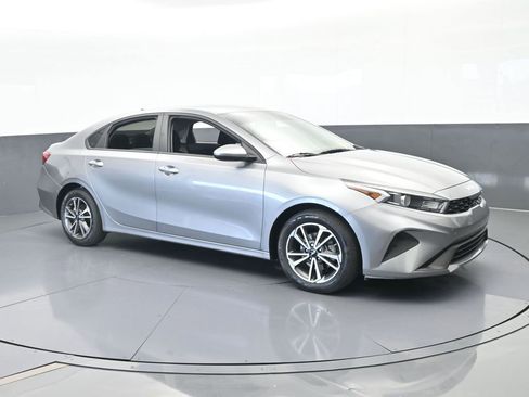 Used 2023 Kia Forte LXS image 8